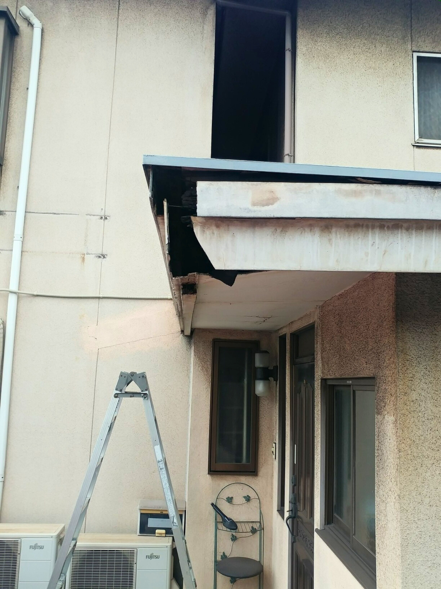 玄関屋根の複雑な構造をシンプルにして雨漏り対策も万全！